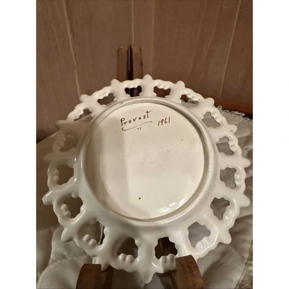 Vintage NAPCO‎ Reticulated Fruit Lattice Plate With Scalloped Edges